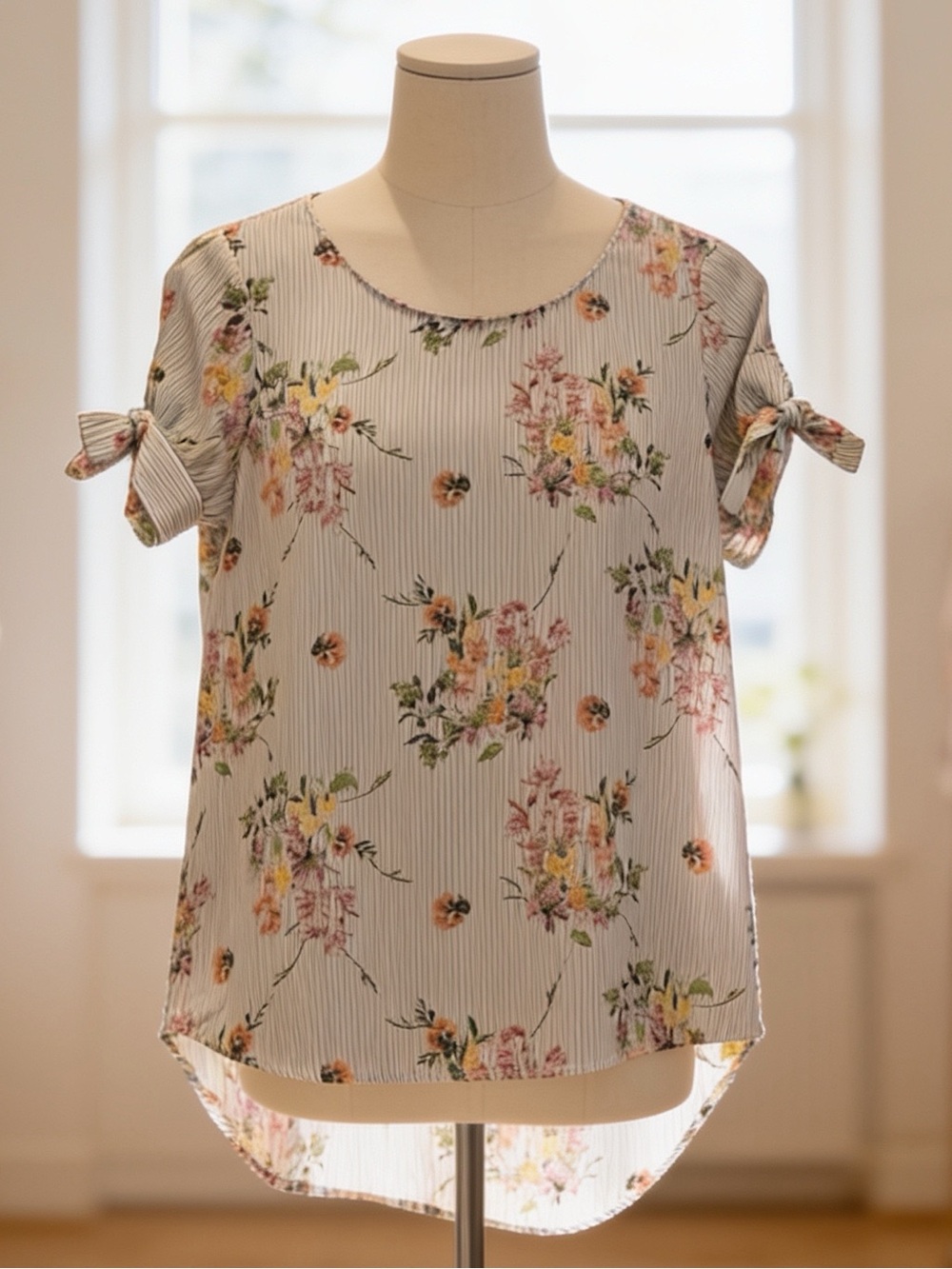 Les Amis | Women’s Striped Floral Tie-Sleeve Blouse in White | S